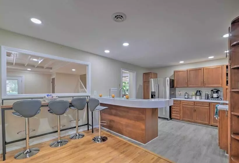 Coastal Edgewater Home W/ Private Hot Tub!