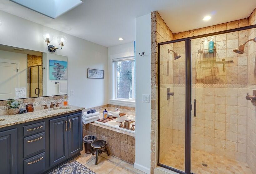 Cozy Bend Home Walk To Old Mill District!