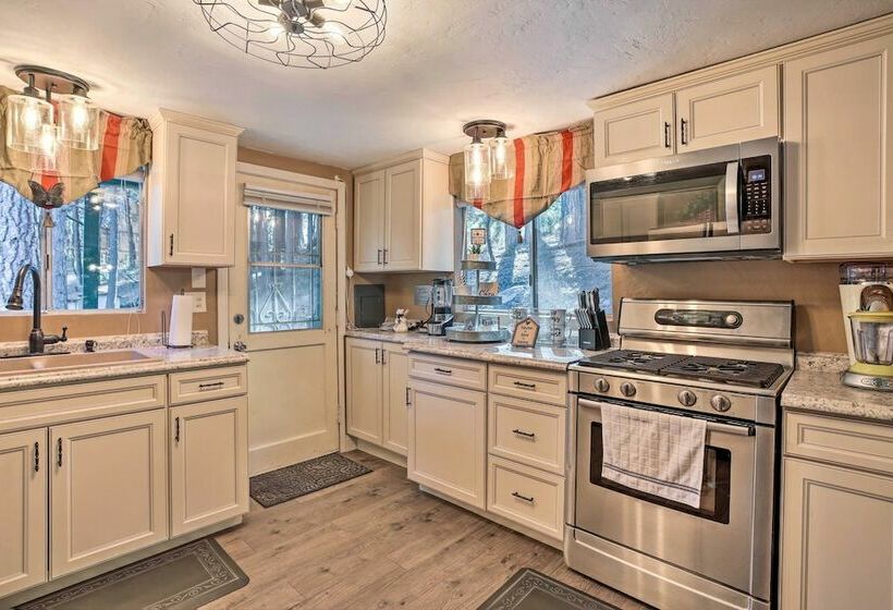 Cozy Crestline Cabin ~ 9 Mi To Lake Arrowhead