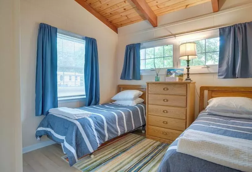 Ping Pong Table, Beach Access: North Falmouth Home