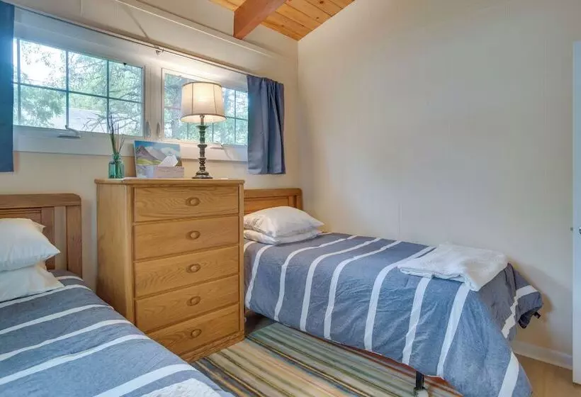 Ping Pong Table, Beach Access: North Falmouth Home