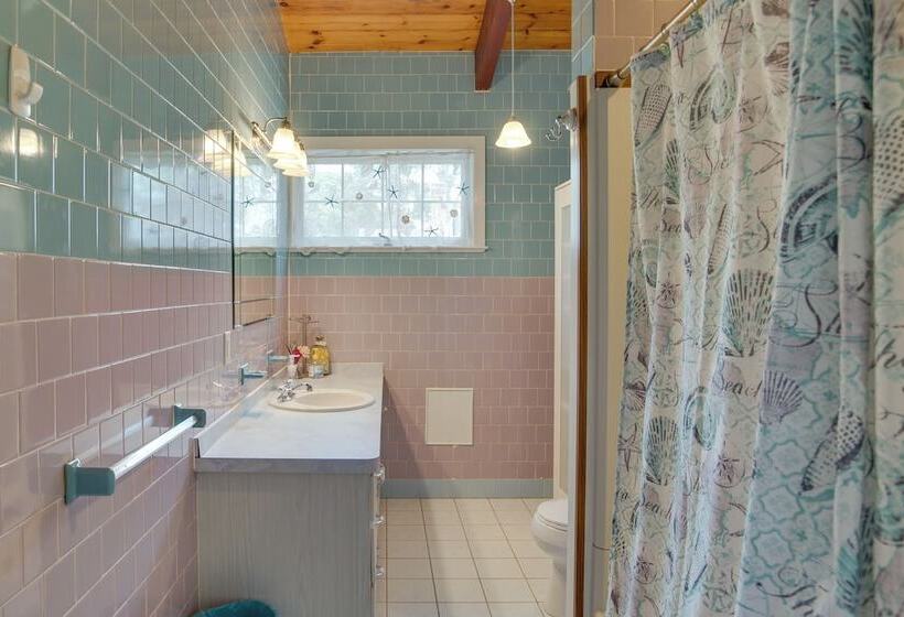 Ping Pong Table, Beach Access: North Falmouth Home