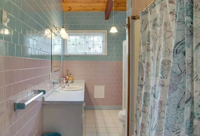 Ping Pong Table, Beach Access: North Falmouth Home