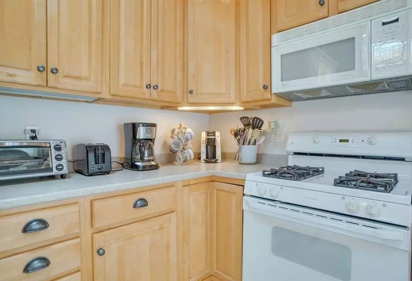 Ping Pong Table, Beach Access: North Falmouth Home