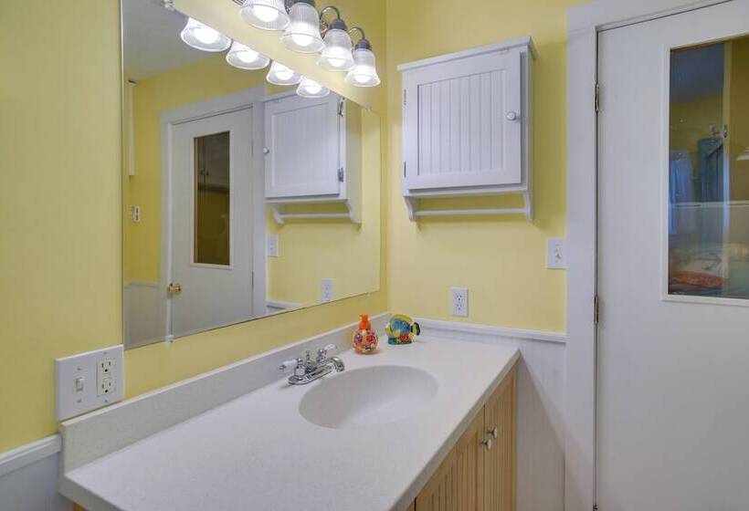 Ping Pong Table, Beach Access: North Falmouth Home