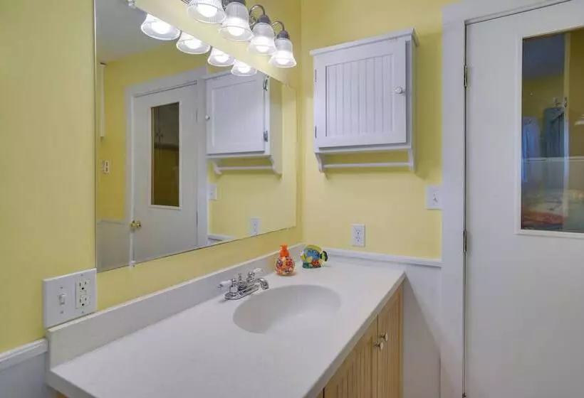 Ping Pong Table, Beach Access: North Falmouth Home