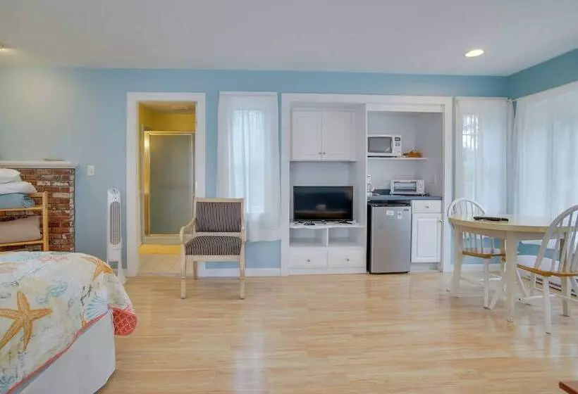 Ping Pong Table, Beach Access: North Falmouth Home