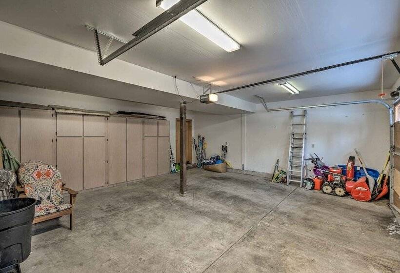 Tahoe Donner Mountain Cabin: Surrounded By Forest!