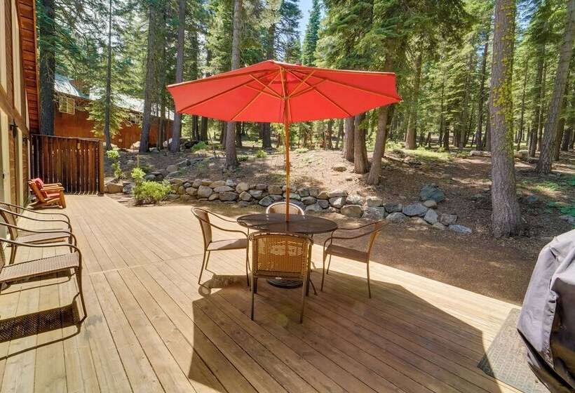 Tahoe Donner Mountain Cabin: Surrounded By Forest!