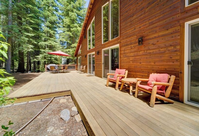 Tahoe Donner Mountain Cabin: Surrounded By Forest!