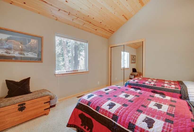 Tahoe Donner Mountain Cabin: Surrounded By Forest!