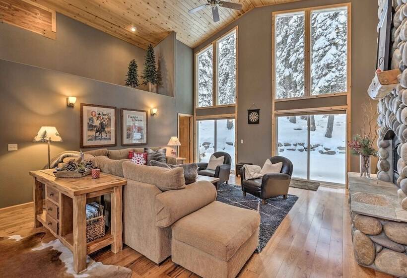 Tahoe Donner Mountain Cabin: Surrounded By Forest!