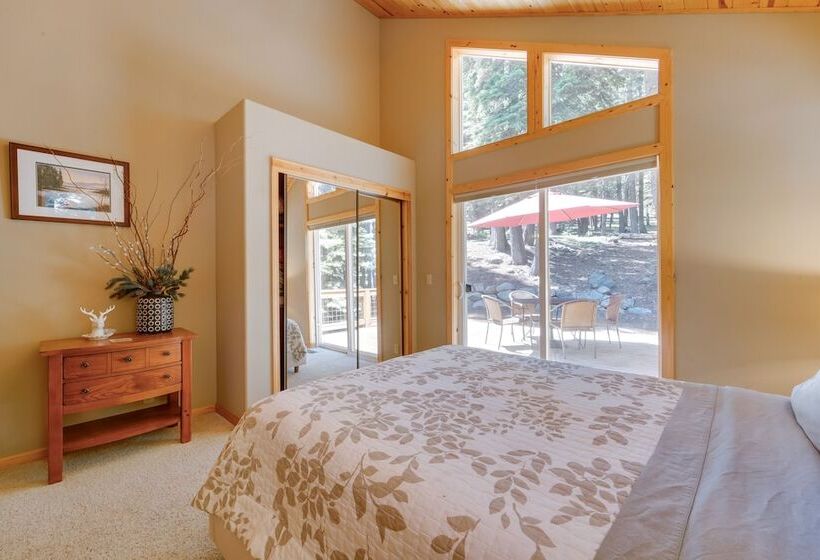 Tahoe Donner Mountain Cabin: Surrounded By Forest!