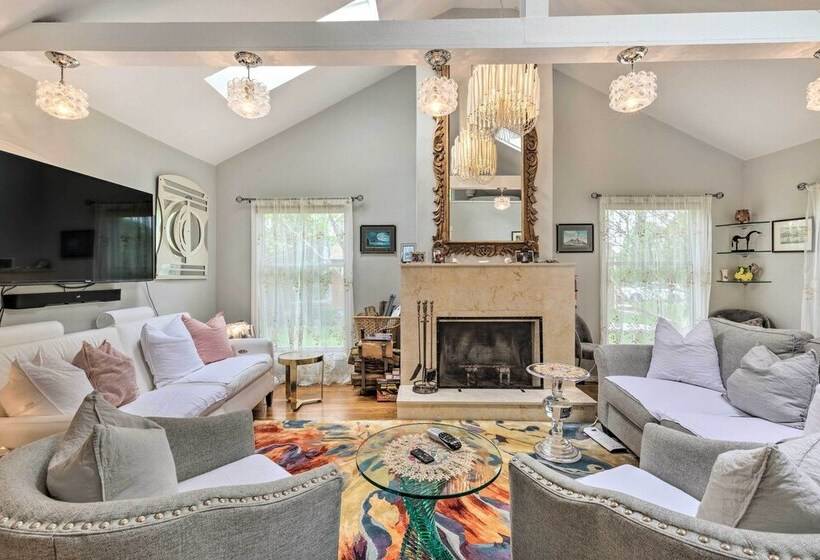 Cute East Hampton Cottage W/ Patio Walk To Beach