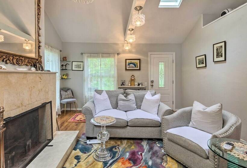 Cute East Hampton Cottage W/ Patio Walk To Beach