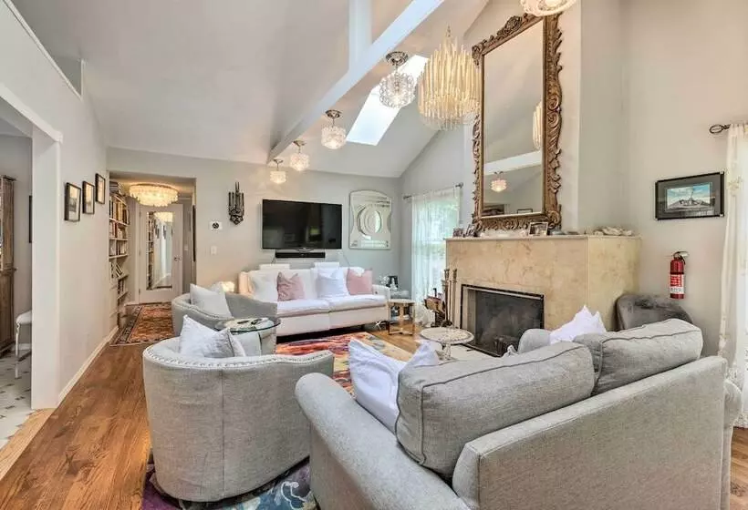 Cute East Hampton Cottage W/ Patio   Walk To Beach