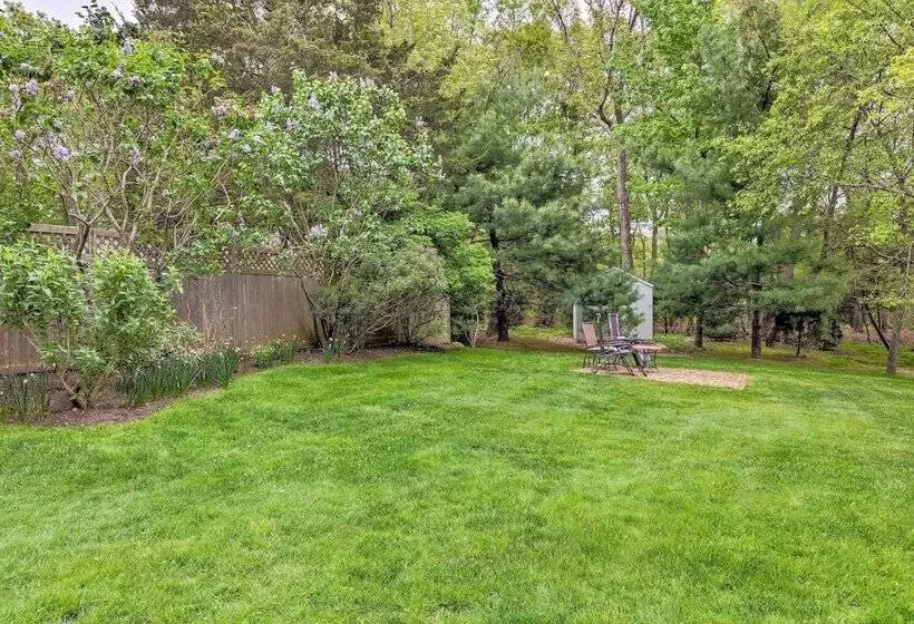 Cute East Hampton Cottage W/ Patio   Walk To Beach