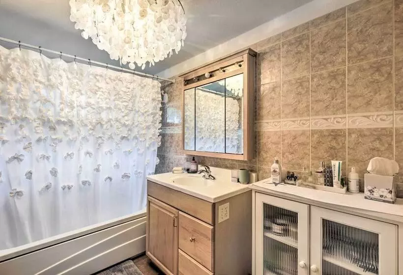 Cute East Hampton Cottage W/ Patio   Walk To Beach