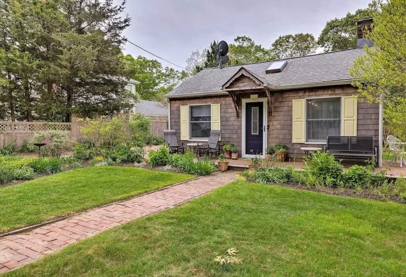 Cute East Hampton Cottage W/ Patio   Walk To Beach