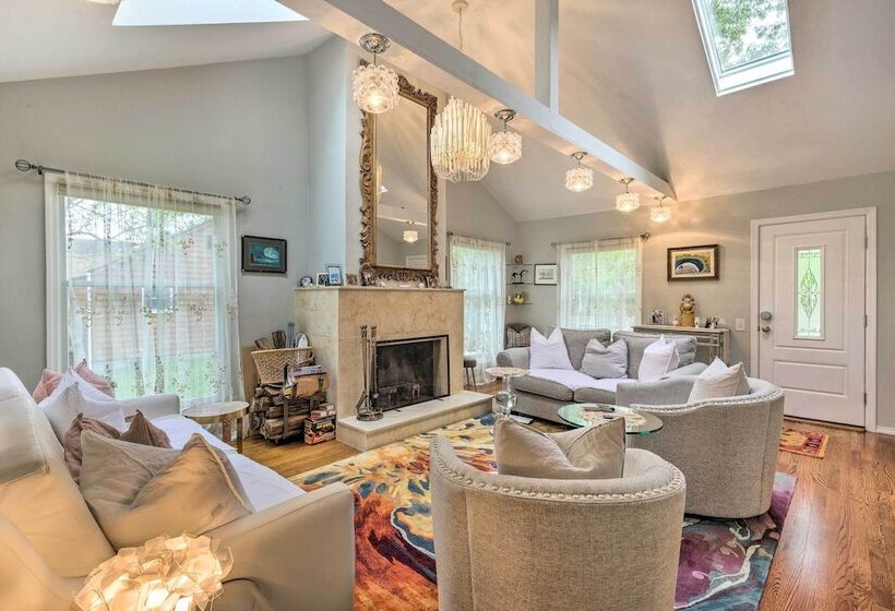 Cute East Hampton Cottage W/ Patio Walk To Beach