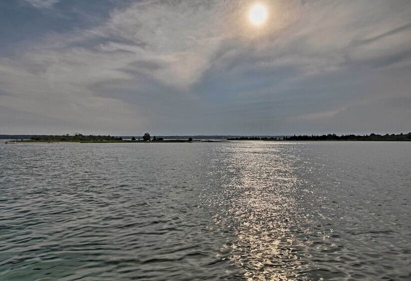 Cute East Hampton Cottage W/ Patio Walk To Beach