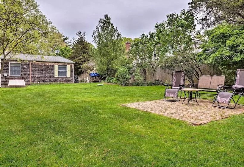 Cute East Hampton Cottage W/ Patio   Walk To Beach