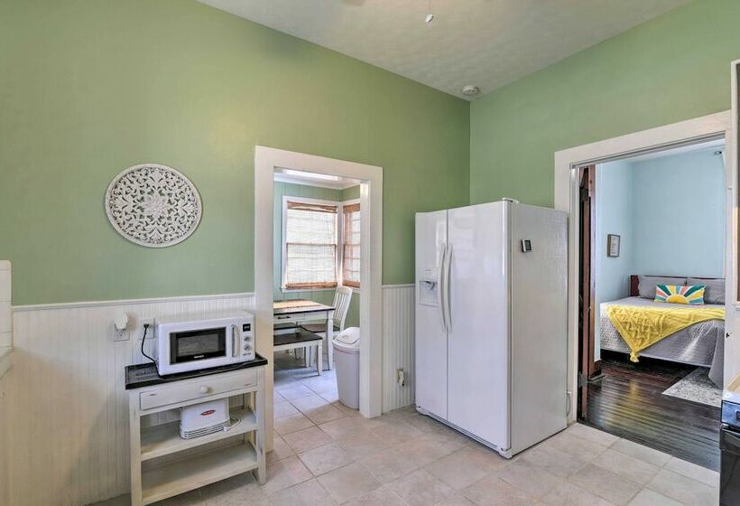 Family Friendly Galveston Home: Walk To Beach!