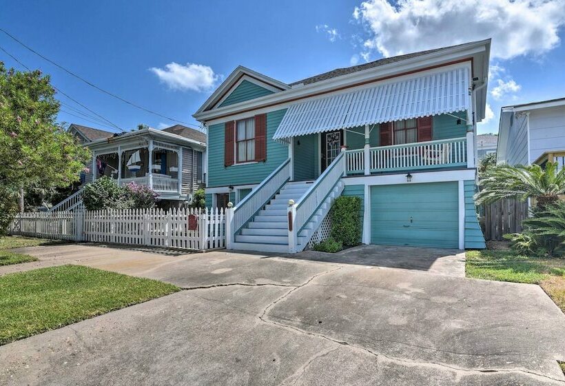Family Friendly Galveston Home: Walk To Beach!