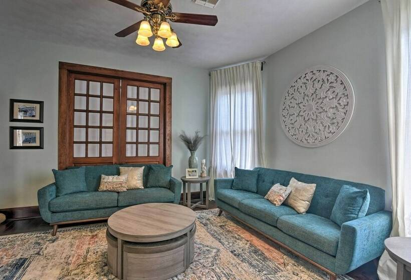 Family Friendly Galveston Home: Walk To Beach!