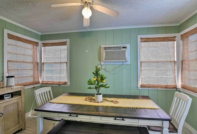 Family Friendly Galveston Home: Walk To Beach!