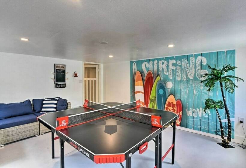 Family Friendly Galveston Home: Walk To Beach!