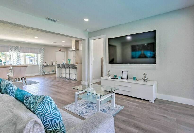 Fort Lauderdale Home < 5 Mi To The Beach!