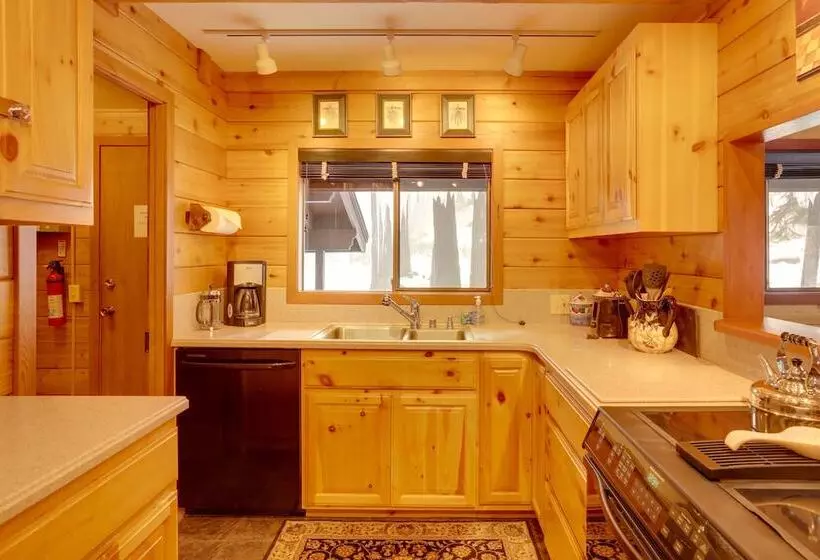 Idyllic Cabin W/ Shuttle: 2 Mi To Northstar Resort