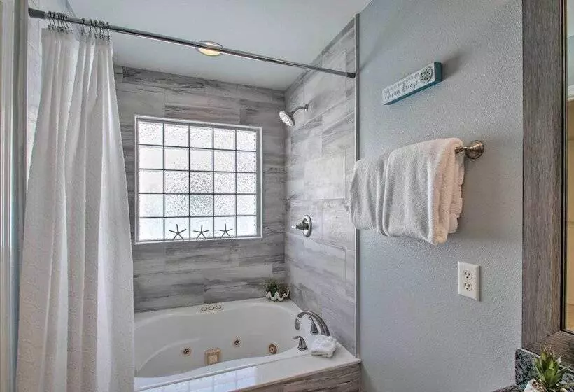 Lovely Florida Coastline Home By Perdido Key!