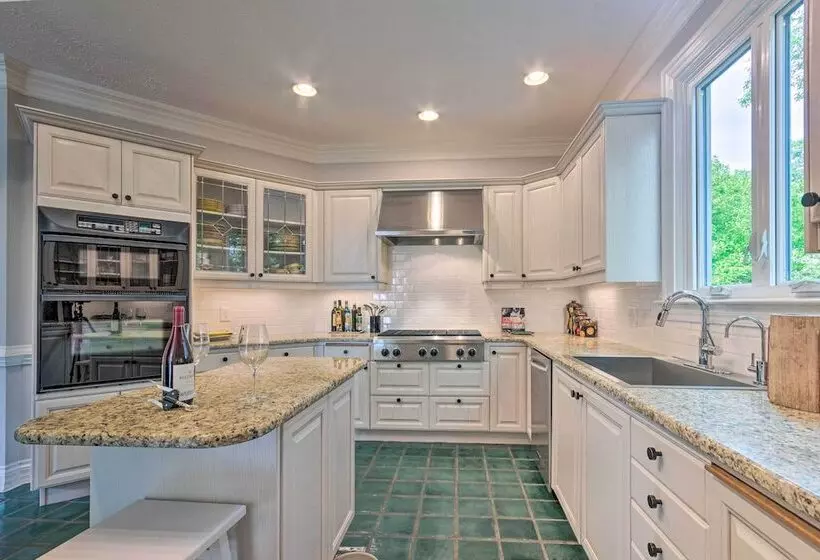 Elk Mountain Sanctuary W/ Views: 6 Mi To Asheville