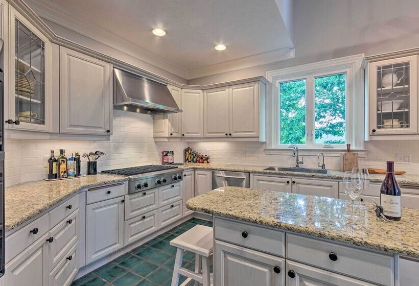 Elk Mountain Sanctuary W/ Views: 6 Mi To Asheville