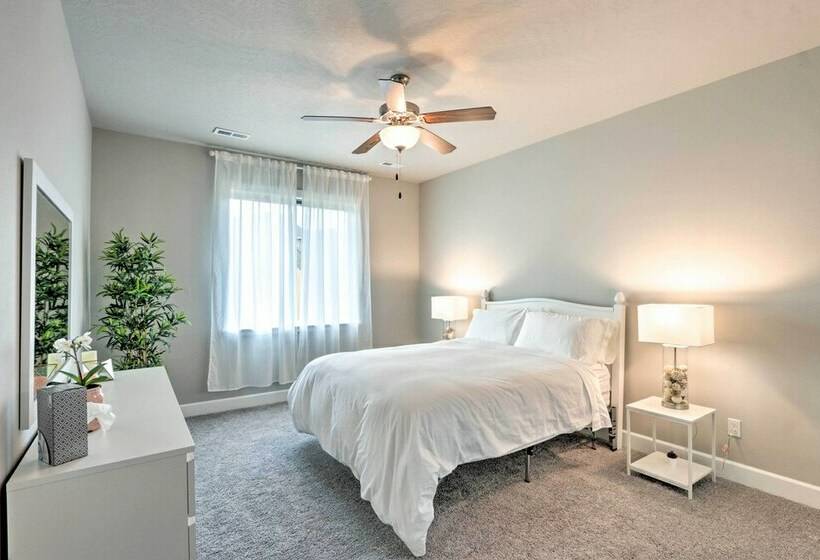 Modern Kennewick Home Near Golfing & Wineries