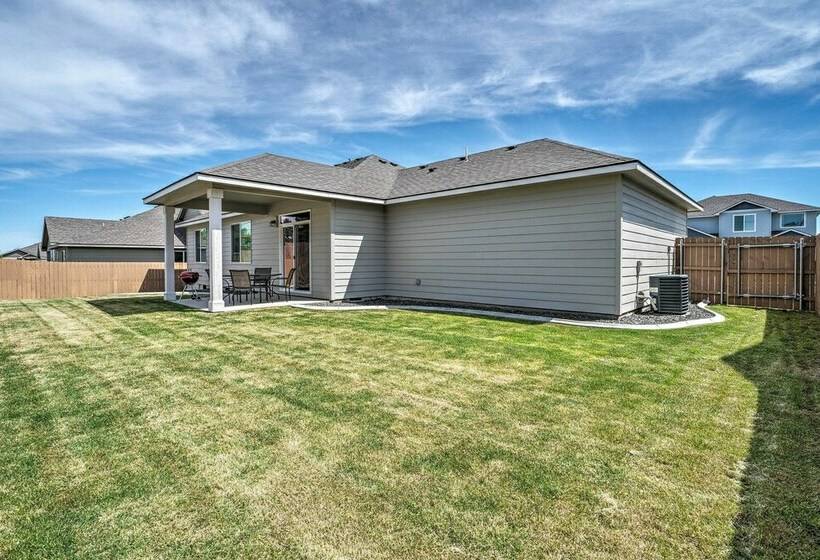 Modern Kennewick Home Near Golfing & Wineries