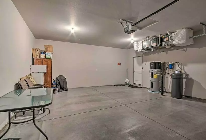Modern Kennewick Home Near Golfing & Wineries