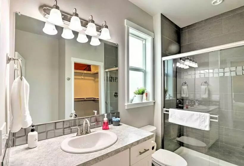 Modern Kennewick Home Near Golfing & Wineries
