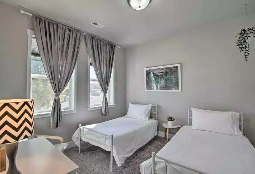 Modern Kennewick Home Near Golfing & Wineries