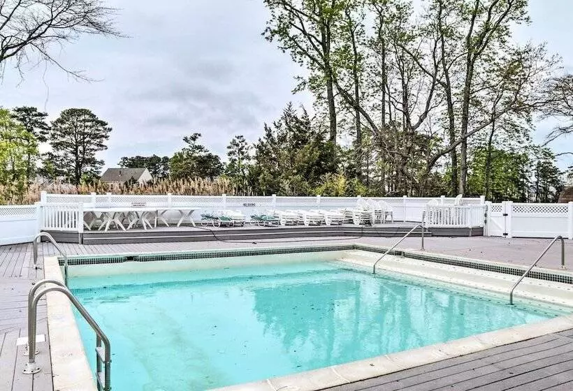 Ocean View Escape W/ Sunroom + Water Access!