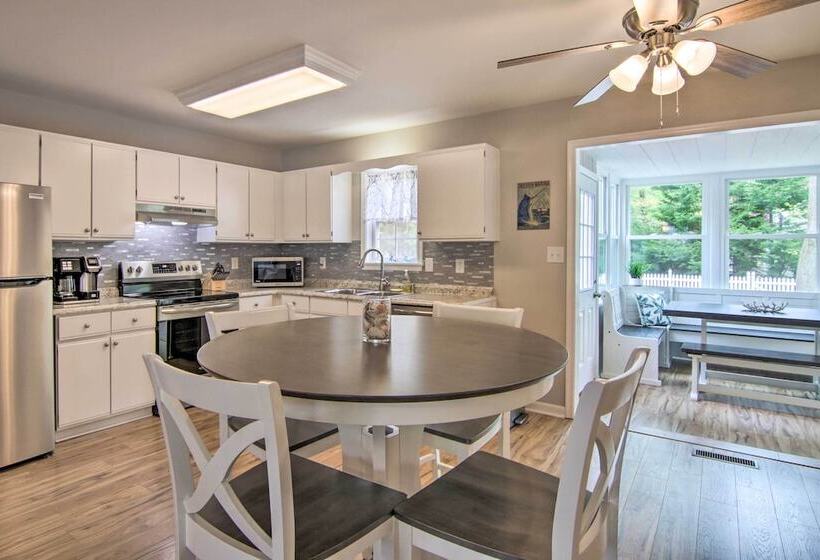 Ocean View Escape W/ Sunroom + Water Access!