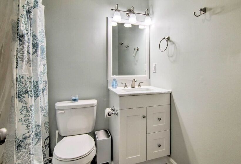 Ocean View Escape W/ Sunroom + Water Access!