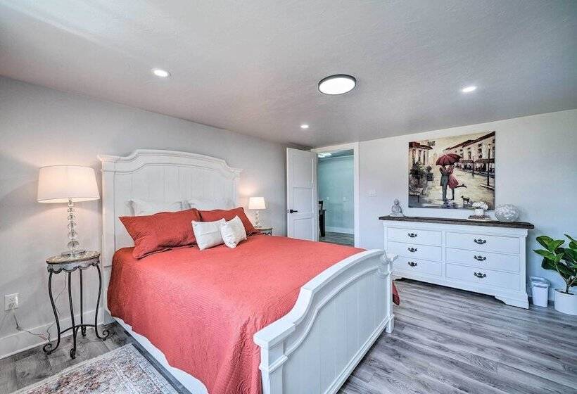 Okc Home: Walk To Restaurants & Lake Hefner!