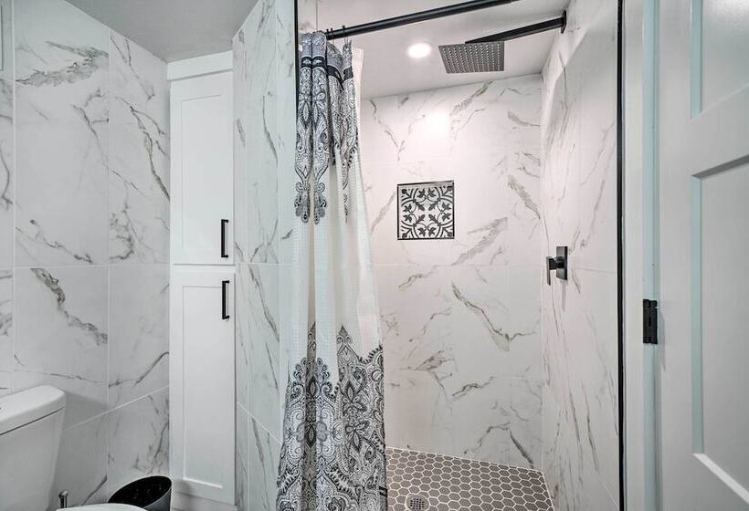 Okc Home: Walk To Restaurants & Lake Hefner!