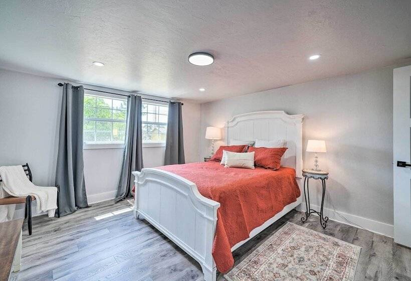 Okc Home: Walk To Restaurants & Lake Hefner!