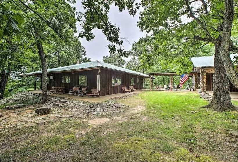 Pine Lodge Cabin  On 450 Acres In Ozark Mountains