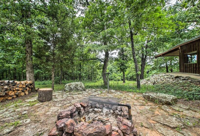 Pine Lodge Cabin  On 450 Acres In Ozark Mountains