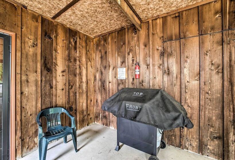 Pine Lodge Cabin  On 450 Acres In Ozark Mountains